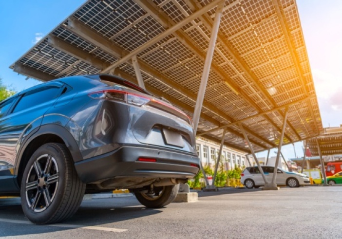 Illustration de l'article : Obligations d’installation de panneaux solaires sur les parkings : précisions sur les exonérations