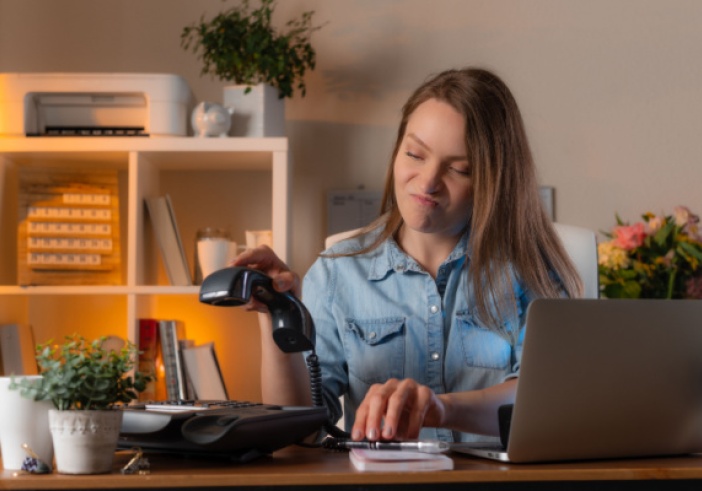 Illustration de l'article : De quel délai dispose un opérateur de téléphonie pour demander le paiement d'une indemnité de résiliation ?