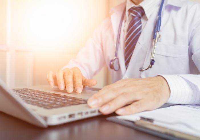 Illustration article : Médecins : vers une réduction des tâches administratives ?