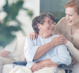 Illustration article : Loi bien-vieillir acte 3 : aider les aides à domicile