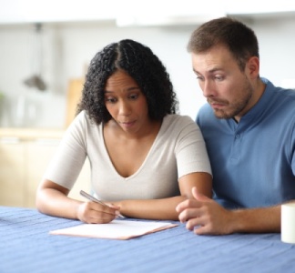 Illustration article : C’est l’histoire d’un couple qui tourne la page… mais pas celle de leur déclaration fiscale commune…