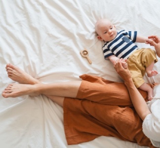 Illustration article : Congé supplémentaire de naissance : les modalités sont fixées pour les indépendants et les non-salariés agricoles