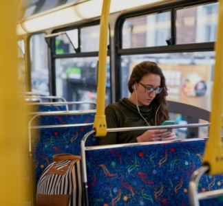 Illustration article : Frais de transport : quel régime social et fiscal en 2026 ?