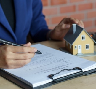 Illustration article : Agent immobilier : signature du mandat facultative ?