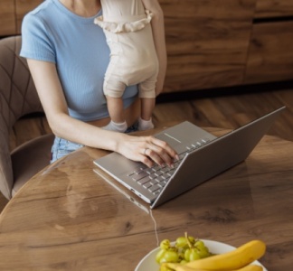 Illustration article : Congé supplémentaire de naissance : on connait les modalités pour les salariés